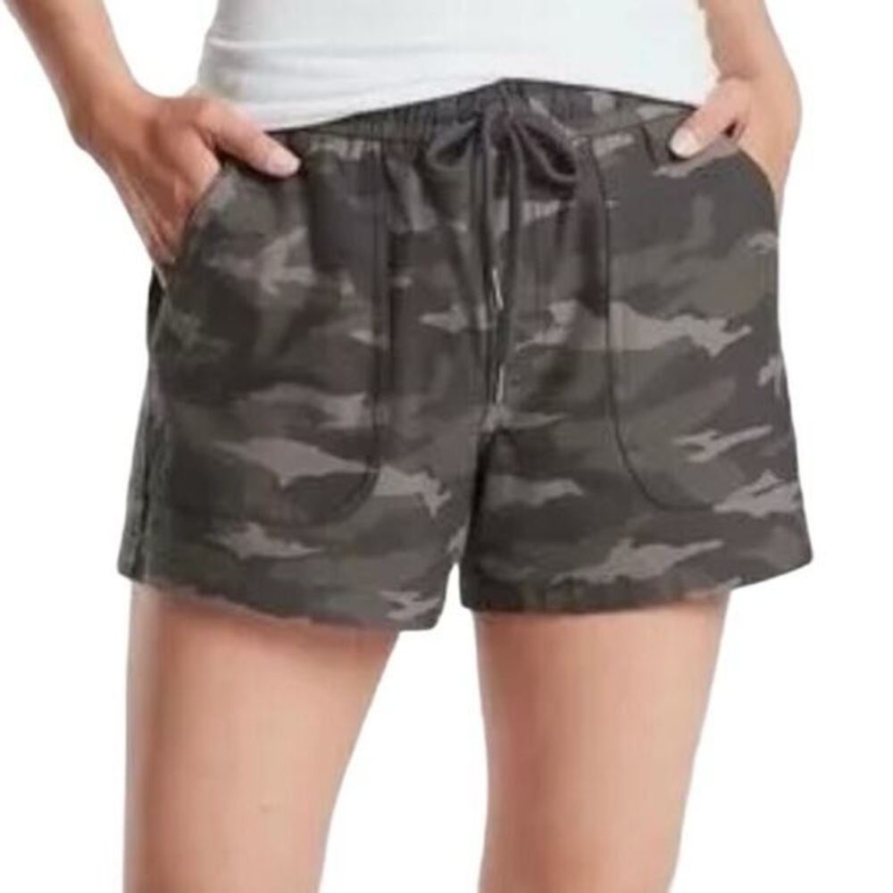 Athleta Camo Farallon Short size 6